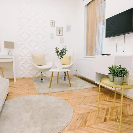 Stylish Apartment At Parliament Budapest Exterior photo